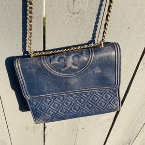 Tory Burch distressed Fleming Shoulder Bag embossed with chainlink straps